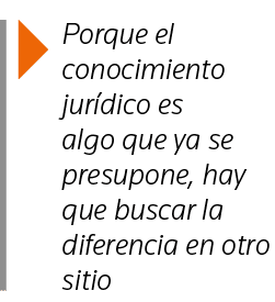  Porque el conocimiento jurídico es algo que ya se presupone, hay que buscar la diferencia en otro sitio