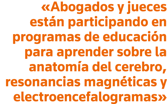  Abogados y jueces están participando en programas de educación para aprender sobre la anatomía del cerebro, resonanc   