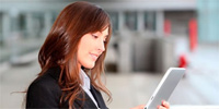 Aranzadi Infolex Mobile Chica con tablet