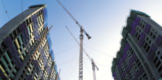 El promotor está obligado a indemnizar por el retraso en la entrega de la vivienda aunque quiebre la constructora