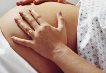 Las lesiones padecidas por la mujer en el parto deben considerarse accidente no laboral y no enfermedad común