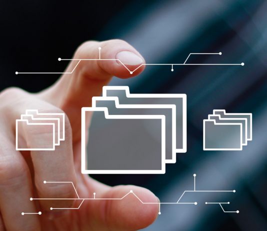 Una mirada de futuro sobre el healthtech más allá del COVID-19 Carpetas concepto electrónico