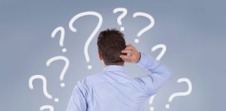 Tribulaciones de un empresario en época de pandemia Un hombre de espaldas frente a interrogantes