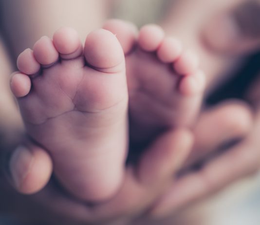 ¿Es posible denegar una excedencia por cuidado de hijo cuando el trabajador la solicita para trabajar en otra empresa?