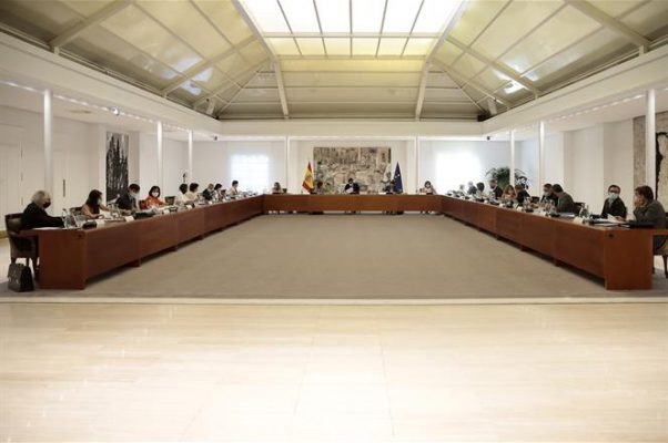 El jefe del Ejecutivo, Pedro Sánchez, preside la reunión del Consejo de Ministros en La Moncloa.
