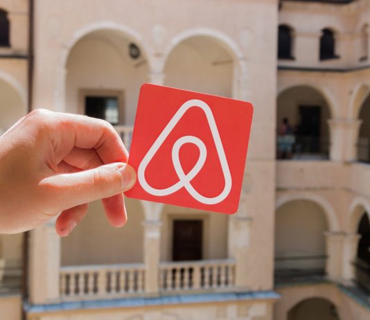 El TSJM desestima el recurso de Airbnb y ordena la retirada de 5.800 anuncios en la plataforma