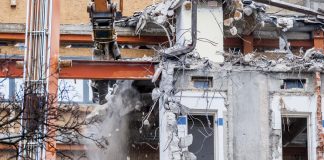 Delitos relativos a la ordenación del territorio. Cuándo demoler lo construido o edificado