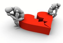 El impago de cuotas hipotecarias tras el divorcio y sus consecuencias: el delito de abandono de familia Muñequitos sobre un corazón roto