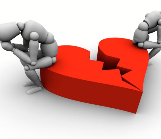 Cómo es el proceso de divorcio Muñequitos sobre un corazón roto