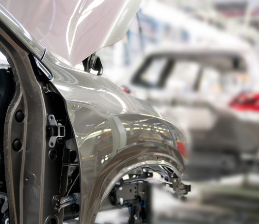 Un fabricante de automóviles cuyos vehículos manipulados ilegalmente son revendidos en otros Estados miembros puede ser demandado