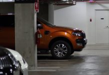 Responsabilidad de la compañía aseguradora por los daños que provoca en la vivienda el incendio de un vehículo estacionado en el garaje privado del inmueble