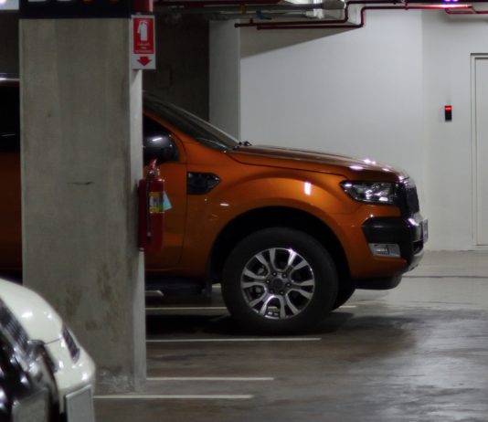 Responsabilidad de la compañía aseguradora por los daños que provoca en la vivienda el incendio de un vehículo estacionado en el garaje privado del inmueble