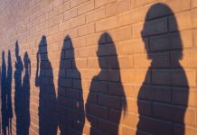 Un juzgado no suspende la obligación de la Delegación de Gobierno de dar alojamiento a los inmigrantes irregulares en cuarentena sin oír a la Comunidad