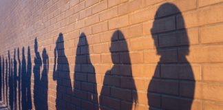 Un juzgado no suspende la obligación de la Delegación de Gobierno de dar alojamiento a los inmigrantes irregulares en cuarentena sin oír a la Comunidad