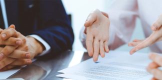 Un cliente puede cambiar de despacho si su abogado de confianza ya no forma parte del mismo