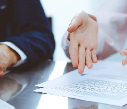 Un cliente puede cambiar de despacho si su abogado de confianza ya no forma parte del mismo