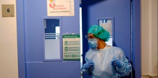 España entra consternada en el segundo estado de alarma nacional de la pandemia