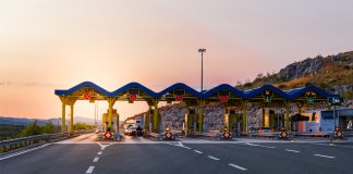 El cobro de peajes íntegros de autopista mientras se realizan obras puede ser nulo por abusivo