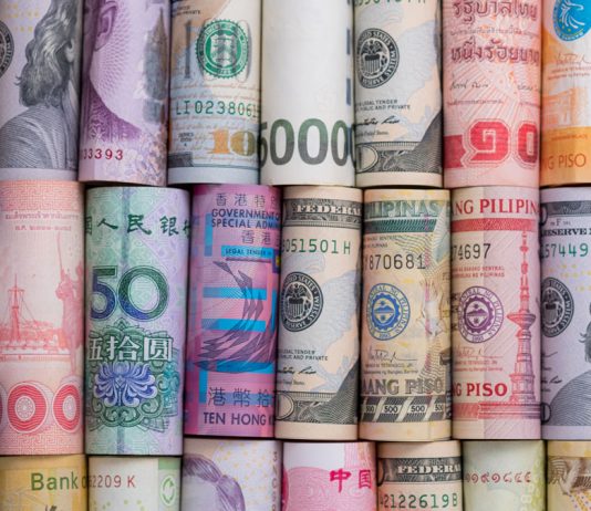 En los préstamos denominados en divisas, si el consumidor se opone a ello, el juez nacional no puede sustituir una cláusula abusiva relativa al precio de conversión por una disposición de Derecho nacional de carácter supletorio