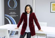 La abogada española Donna Alcala recibe el reconocimiento de YouTube por su Canal