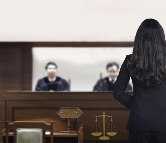 La compostura del abogado en sala