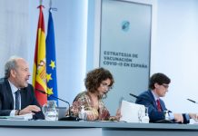 El Gobierno extiende el ámbito de actuación de la Línea de Avales para inversión y liquidez Juan Carlos Campos, Mª Jesús Montero y Salvador Illa