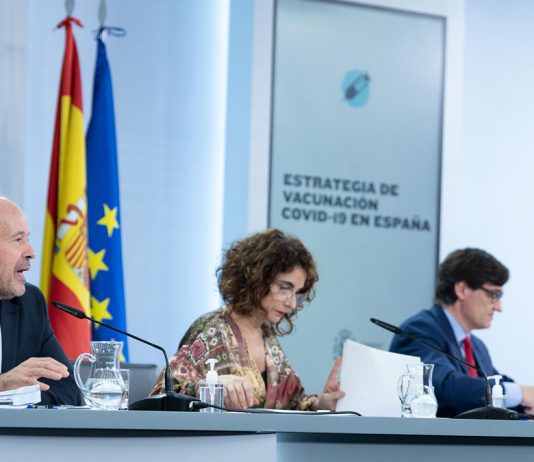 El Gobierno extiende el ámbito de actuación de la Línea de Avales para inversión y liquidez Juan Carlos Campos, Mª Jesús Montero y Salvador Illa