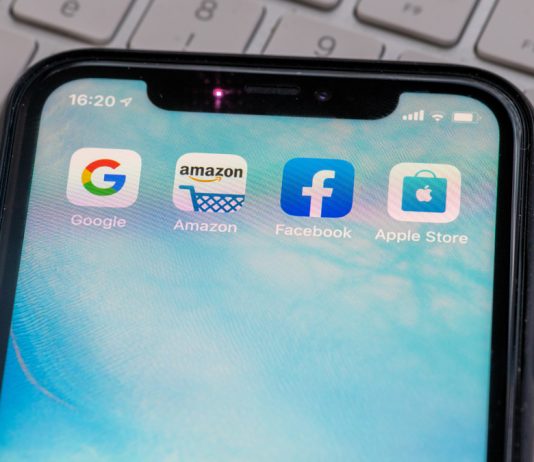 Condenada por utilizar fotos del Facebook de otra persona y enviárselas a un tercero con fines sexuales