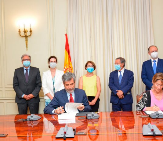 La Abogacía pide que se regulen las causas de suspensión de vistas vinculadas al Covid-19 Carlos Lesmes y Victoria Ortega