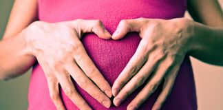 ¿Es válido el despido de una trabajadora embarazada que no informó de su estado en la conciliación? Manos sobre la tripa