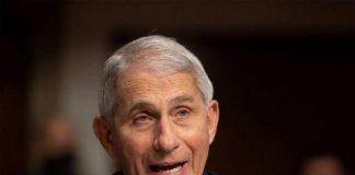 Trump sugiere que podría intentar despedir a Fauci después de las elecciones