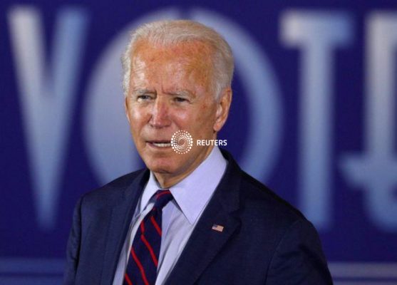 FOTO DE ARCHIVO: El candidato demócrata a la presidencia de EEUU, Joe Biden, durante un mitin en Cincinnati, Ohio Oct 12, 2020. REUTERS/Tom Brenner/File Photo