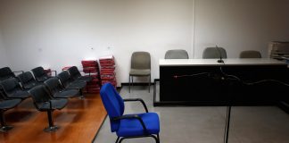 La pena de banquillo, la apariencia de culpabilidad y un abogado muy lejano