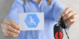 Las tarjetas de aparcamiento para personas con movilidad reducida y el delito de falsedad documental