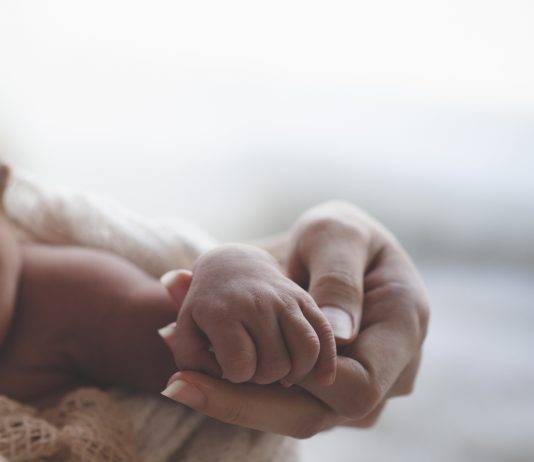 ¿Cómo adoptar un niño en España, y cómo averiguar quiénes son mis padres biológicos?