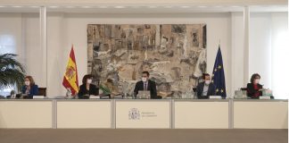 Autorizada una transferencia de crédito para atender la participación en los tributos del Estado de las Entidades Locales El presidente del Gobierno, Pedro Sánchez, la vicepresidenta primera y ministra de la Presidencia, Relaciones con las Cortes y Memoria Democrática, Carmen Calvo, el vicepresidente segundo y ministro de Derechos Sociales y Agenda 2030, Pablo Iglesias, la vicepresidenta tercera y ministra de Asuntos Económicos y Transformación Digital, Nadia Calviño y la vicepresidenta cuarta y ministra para la Transición Ecológica y el Reto Demográfico, Teresa Ribera, durante la reunión del Consejo de Ministros.