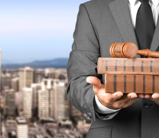 Los actos de ejecución en materia de contratación pública son revisables de oficio