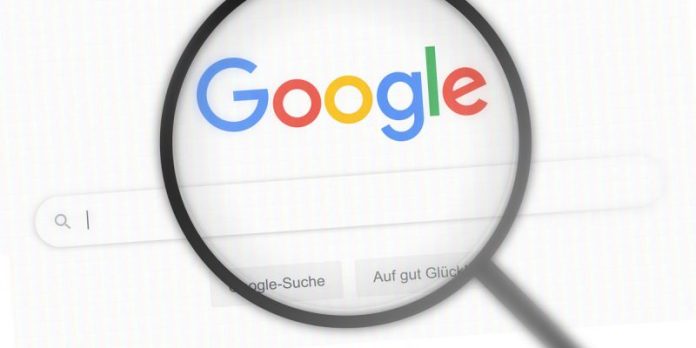Lupa sobre palabra Google