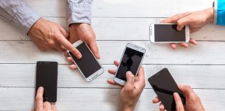 Los mensajes de texto remitidos a un teléfono móvil vulneran el derecho al honor, aunque no sean divulgados