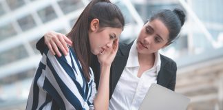 Trabajadora despedida tras comunicar a la empresa síntomas compatibles con COVID-19: despido nulo