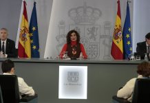 Aprobado el reglamento de desarrollo de la Ley Auditoría de Cuentas, y la reforma del Plan General de Contabilidad La ministra de Hacienda y portavoz del Gobierno, María Jesús Montero, el ministro del Interior, Fernando Grande-Marlaska, y el ministro de Sanidad, Salvador Illa, al comienzo de la rueda de prensa posterior al Consejo de Ministros.