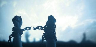 Indultos: ¿es un problema de regulación? Brazos con la cadena rota