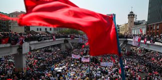 Huelga se apodera de Myanmar, manifestantes antigolpistas desafían la advertencia letal de la junta