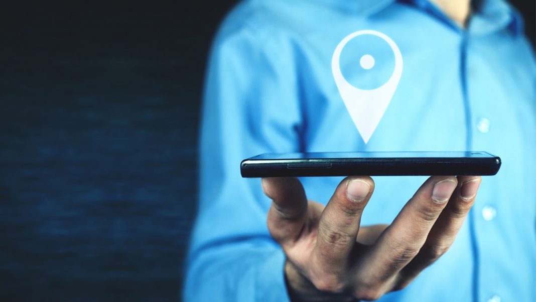 ¿Puede la empresa obligar al trabajador a aportar su móvil personal para su geolocalización?