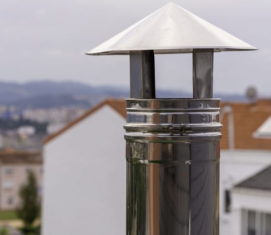 ¿Cuáles son los requisitos para instalar una salida de humos en un local comercial? Chimenea