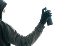 Condenados cuatro grafiteros al pago de multas por dañar una torre protegida del siglo XVI en Alicante Un grafitero