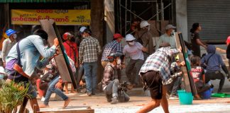 Manifestantes de Myanmar vuelven a las calles tras el día más sangriento desde el golpe de Estado Manifestantes Birmania
