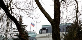 Checos expulsan a 18 enviados rusos y acusan a Moscú por explosión en depósito de municiones