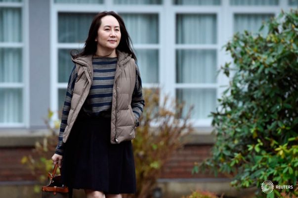 La directora financiera de Huawei Technologies, Meng Wanzhou, abandona su casa para asistir a una audiencia judicial en Vancouver, Columbia Británica, Canadá, el 7 de diciembre de 2020. REUTERS/Jennifer Gauthier