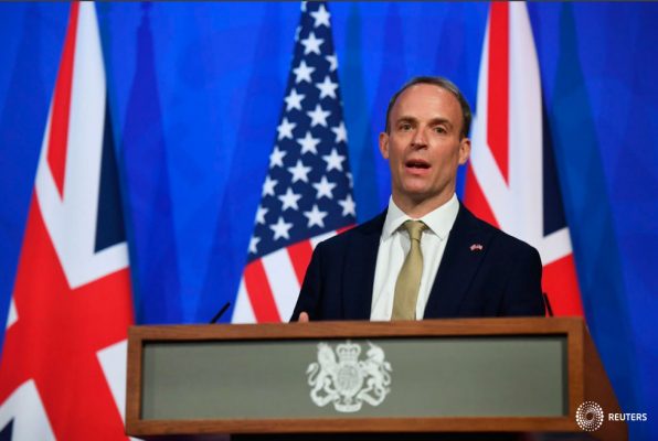 El Secretario de Relaciones Exteriores de Gran Bretaña Dominic Raab habla en una conferencia de prensa después de una reunión bilateral con el Secretario de Estado de los Estados Unidos Antony Blinken en Londres, Gran Bretaña el 3 de mayo de 2021.